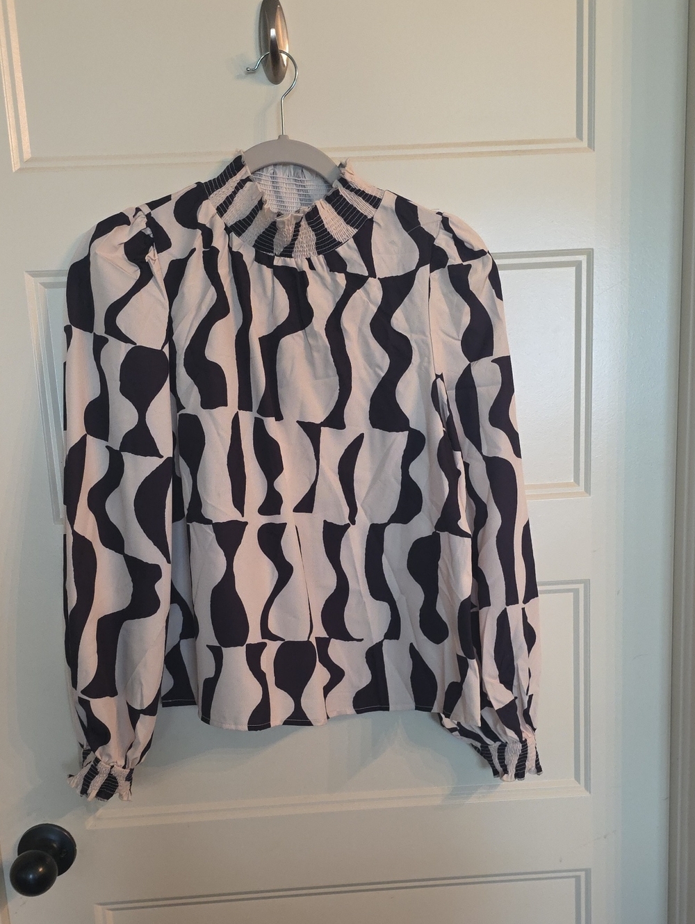 SHEIN Black & White Wavy Smocked Neck Blouse